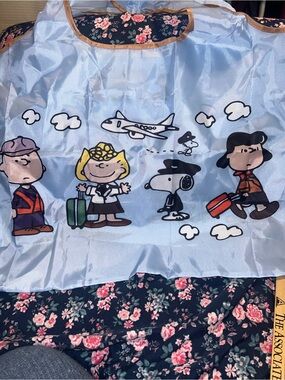 Peanuts to go tote bag